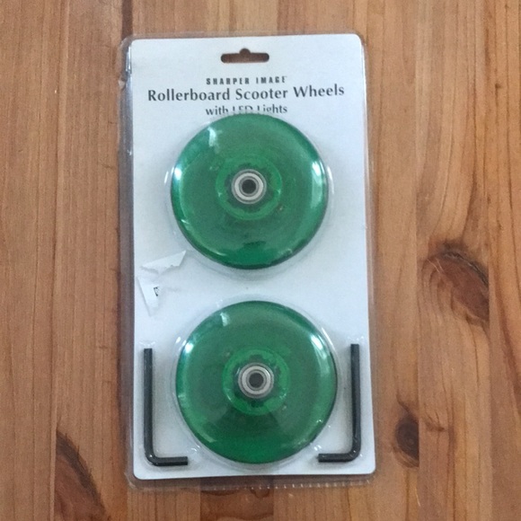 Sharper Image Rollerboard Scooter Wheels Green w/ 2 Allen Wrenches - Picture 2 of 4